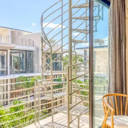 304 Amena Romantic Jungle Ph W/ Private Pool & Gym Apartment